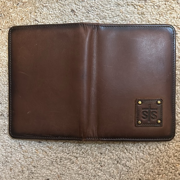 STS Ranchwear Magnetic Wallet for Women - Picture 4 of 4